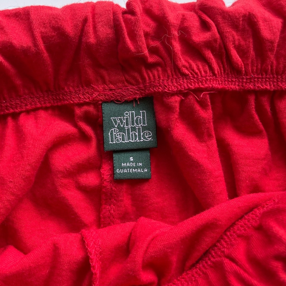 Red shorts - Picture 2 of 3